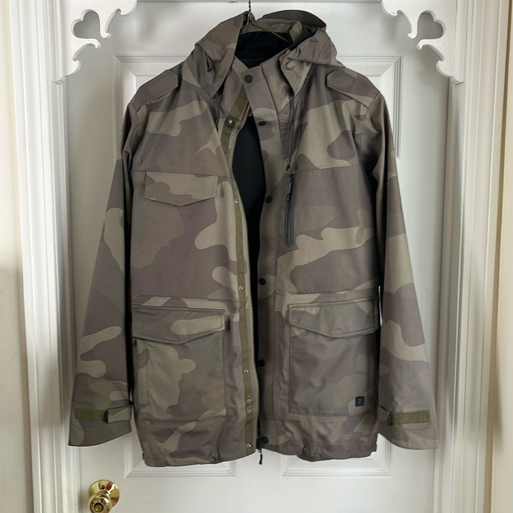 Roark Wolf 3 Layer Jacket - men’s large. Used but in excellent condition